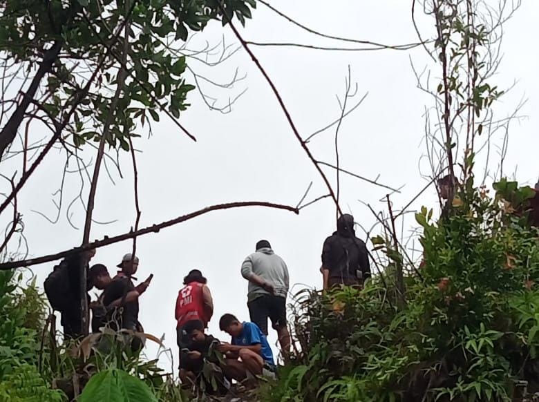 Hingga Pagi Ini Korban Tertimbun Tanah Longsor Asal Lubuk Mindai Belum Bisa Dievakuasi, Ini Kendalanya