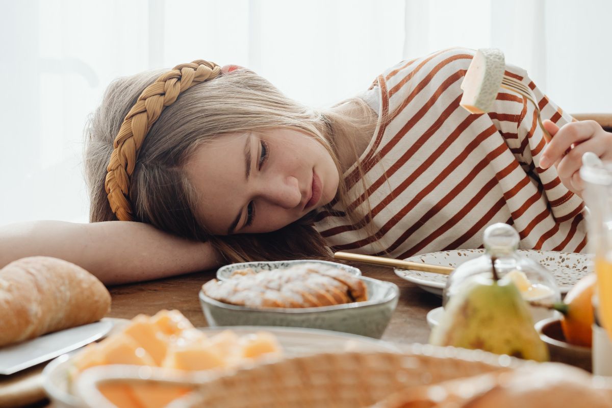 4 Hal yang Tidak Boleh Dilakukan Setelah Makan, Salah Satunya Merokok Loh!