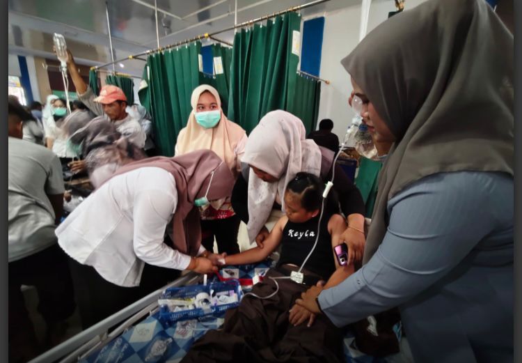 Usai Santap MBG, Ratusan Siswa SD di Lebong Dilarikan ke Rumah Sakit