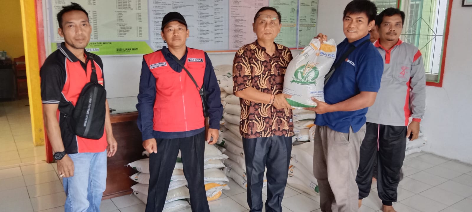 Alhamdulillah, 1.462 Keluarga Miskin di Giri Mulya bakal Dapat Bantuan Beras 10 Kg