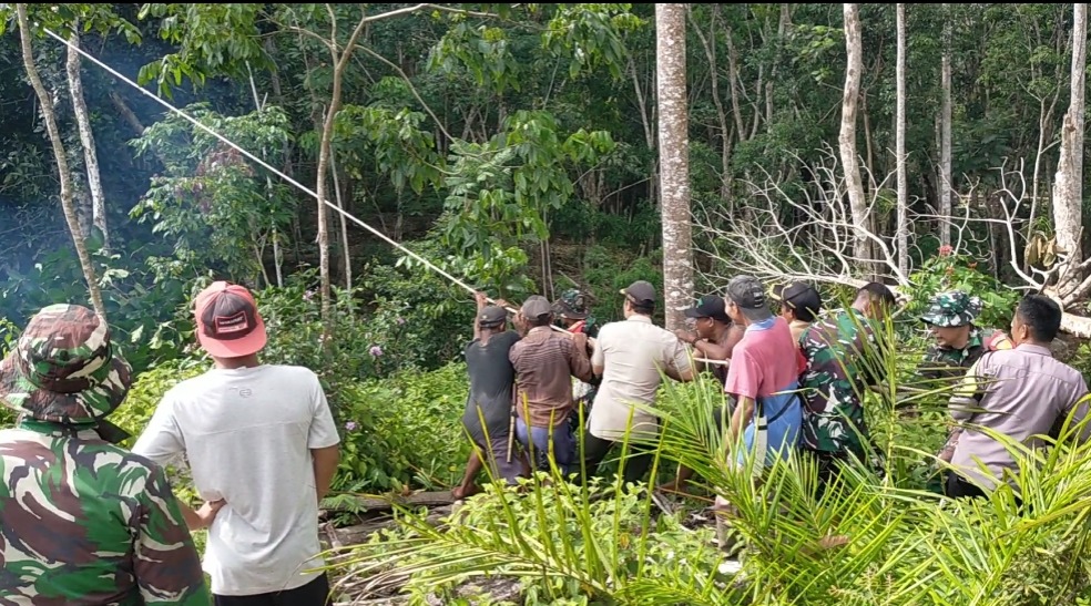 TNI, Polri dan Masyarakat Gotong Royong di Pemukiman Warga Rawan Bencana