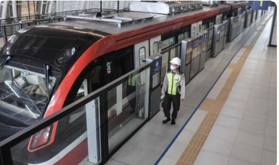 Warning! Jangan Asal Ambil Foto dan Merekam di Area LRT Jabodetabek, Begini Aturannya