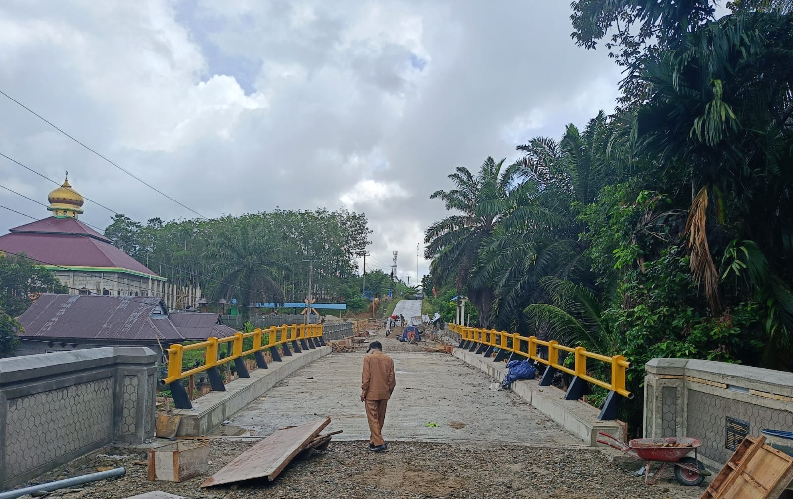 Pembangunan Jembatan Air Muring Memasuki Tahap Finishing, Desa Usulkan Lampu Penerangan Jalan