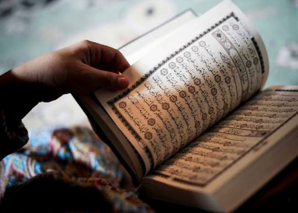 5 Keutamaan Membaca Surat Al Mulk sebelum Tidur, Yuk Mulai Amalkan