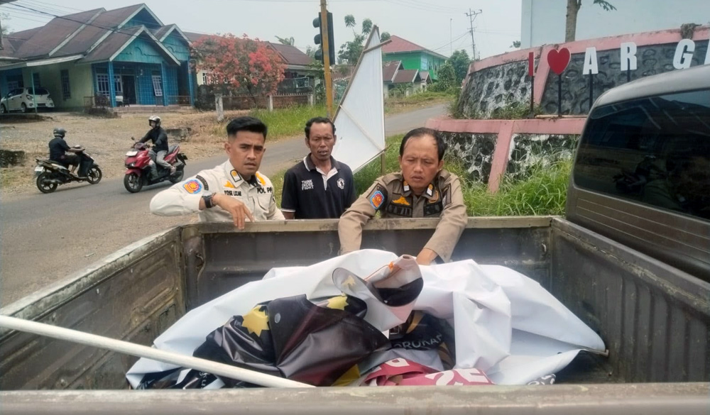  Jelang Penilaian Adipura, Satpol PP 'Sikat' Reklame Liar