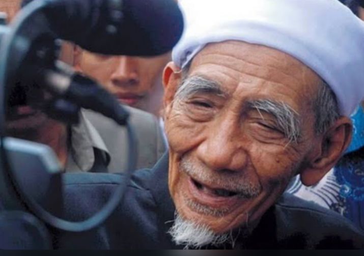 Subhanallah, Jenazah Mbah Moen Masih Utuh Usai 4 Tahun Dimakamkan, Ini Karomahnya Setelah Wafat