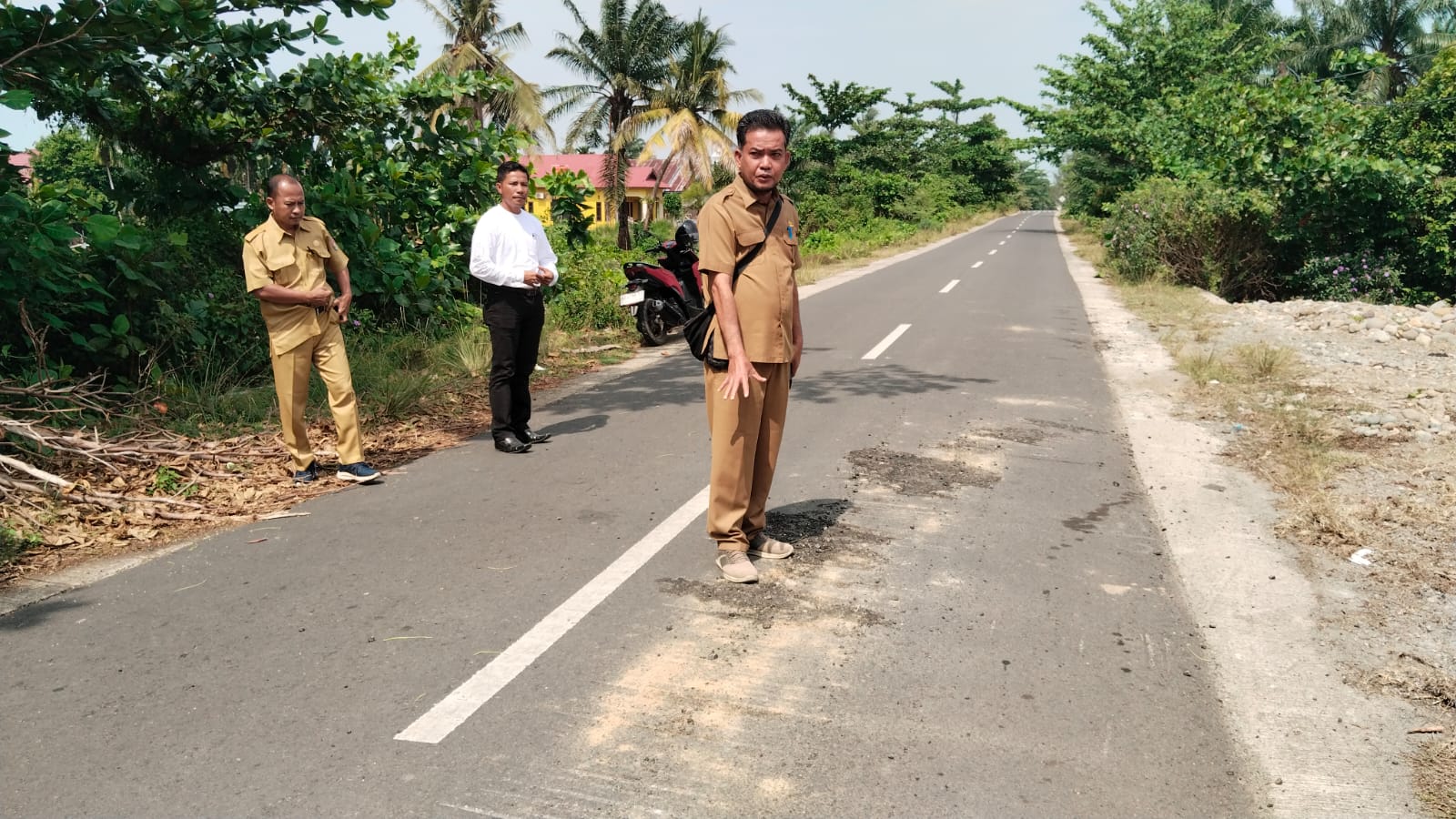 Jalan Sultan Takdir Khalifatullah Mukomuko Dirusak Alat Berat, Dinas PUPR Murka