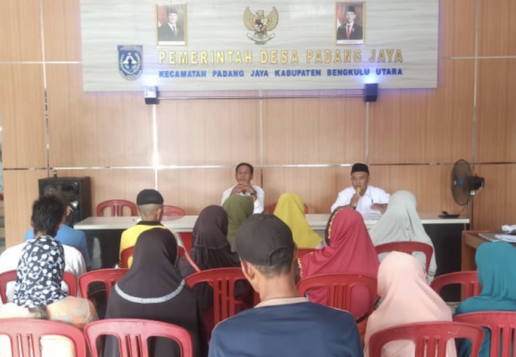 Desa Padang Jaya Salurkan BLT DD Periode April Sampai Juni 2025