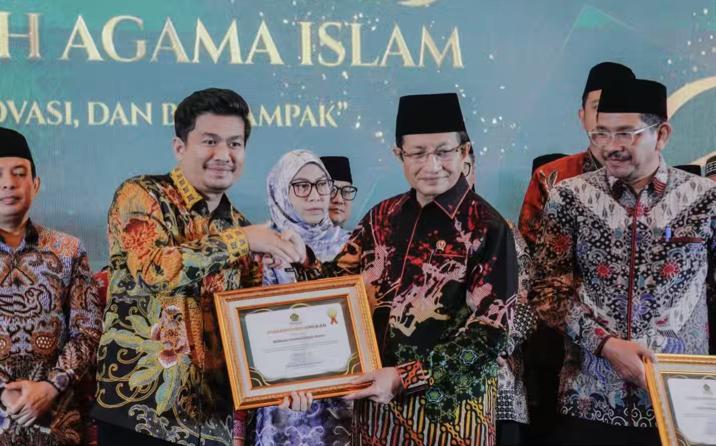 Peduli Peran Penyuluh Agama, Bupati Bengkulu Utara Raih Penghargaan Dari Menteri Agama RI