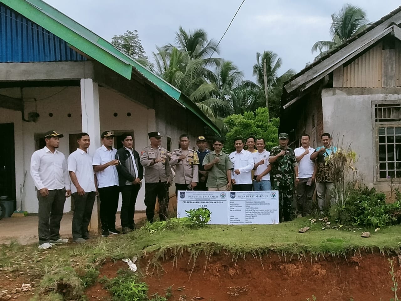 Hadiri Titik Nol Pembangunan DD TA 2024 di Bukit Makmur, Ini Pesan Kapolsek untuk Desa