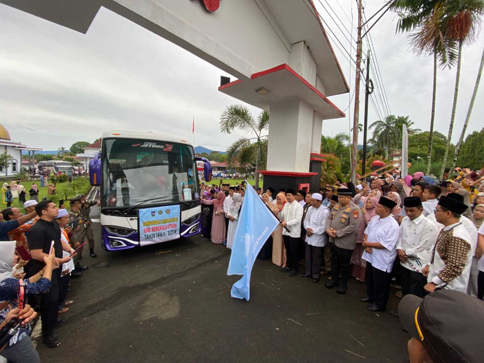 189 Calon Jemaah Haji Bengkulu Utara Dilepas, Bupati Arie : Semoga Menjadi Haji yang Mabrur