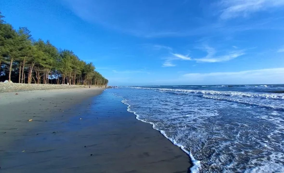 Pantai Aluran Pandan, Tempat Wisata yang Menyimpan Keindahan Alam Bumi Rafflesia