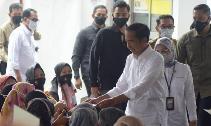 4 Senjata Baru Jokowi Akhir Tahun 2023, Program BLT El Nino Hingga Bebas Biaya Administrasi Rumah Murah