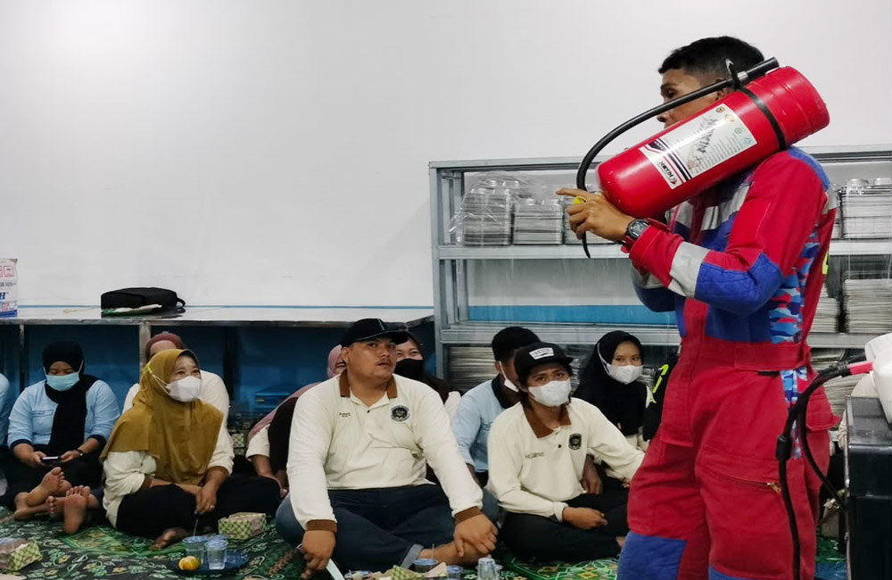 Mitigasi Risiko Kecelakaan Kerja, SPPG Marga Sakti Sebelat Latih 50 Relawan 