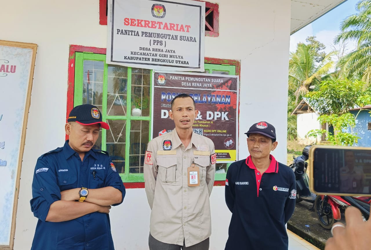 Ditemukan 40 KK Warga Lebong, Panwascam dan PPK Giri Mulya Blusukan ke Wilayah Perbatasan