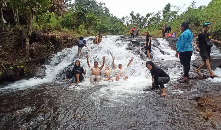 Wow di Kalimantan Ada Air Terjun Tempat Persembunyian Para Janda