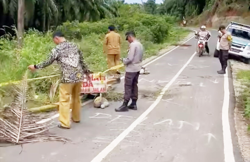 Pemprov Didesak Segera Tangani Jalan di Bukit Indah yang Terancam Putus