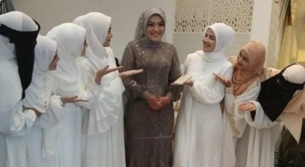 Habib Rizieq Lepas Masa Duda dengan Menikahi Syarifah Mona Hasinah Alaydrus, Berikut Profil Sang Istri