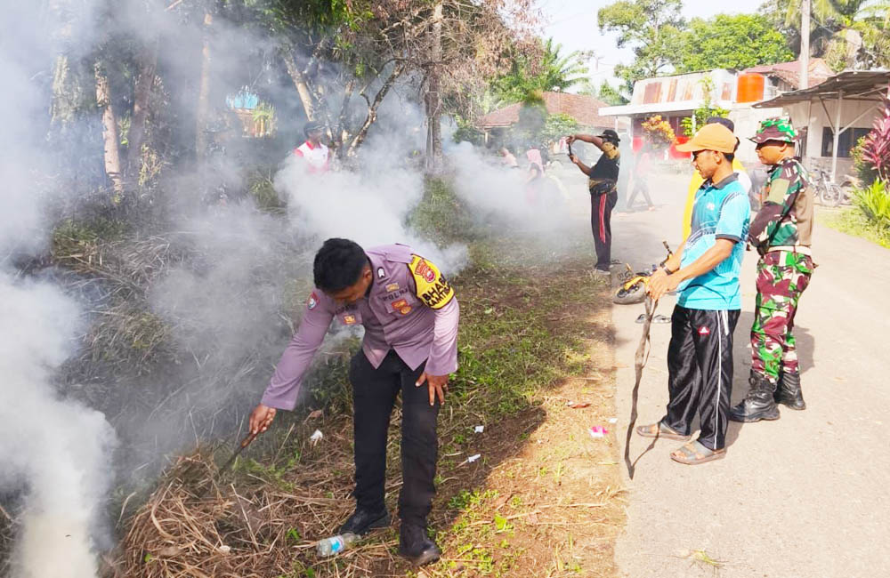 Kompak Bangun Desa, Warga Air Pandan Gotong Royong dan Terima BLT-DD 5 Bulan