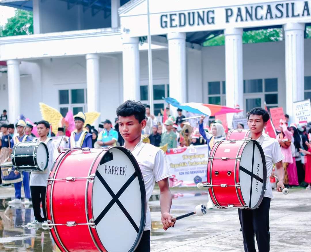 Meriah, Ribuan Warga Ikuti Pawai Budaya HUT RI ke -79 di Desa Sido Mukti 