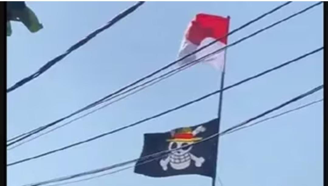 Viral, Bendera Merah Putih Dikibarkan Sejajar dengan Bendera One Piece, Babinkamtibmas Samarinda Turun Tangan