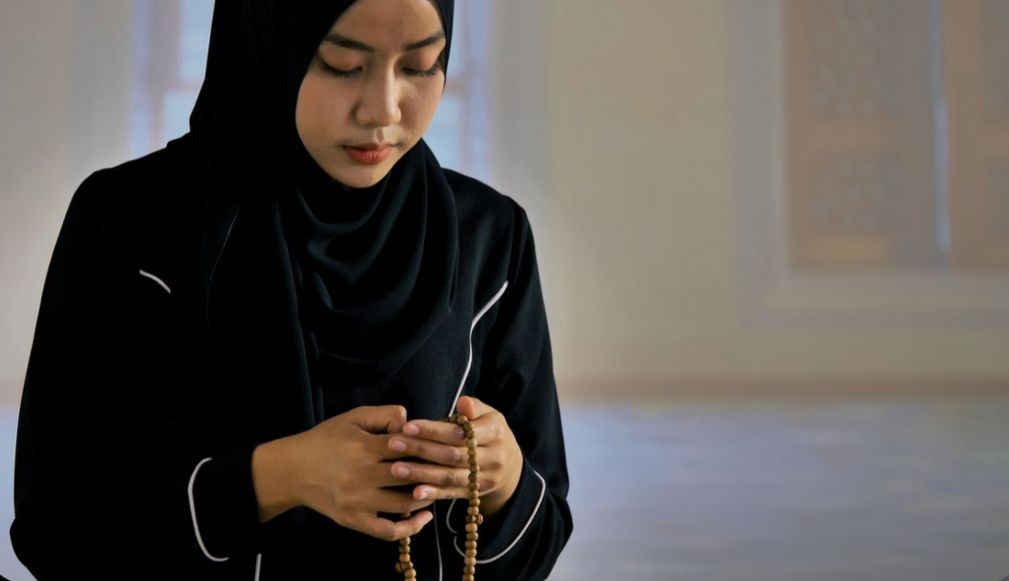 Wanita Merapat, Ini 4 Doa yang Boleh Dibaca saat Haid