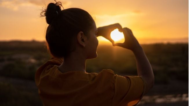 Kamu Bisa Lebih Bahagia dalam 7 Hari! Ini Cara Psikologi yang Terbukti Meningkatkan Mood