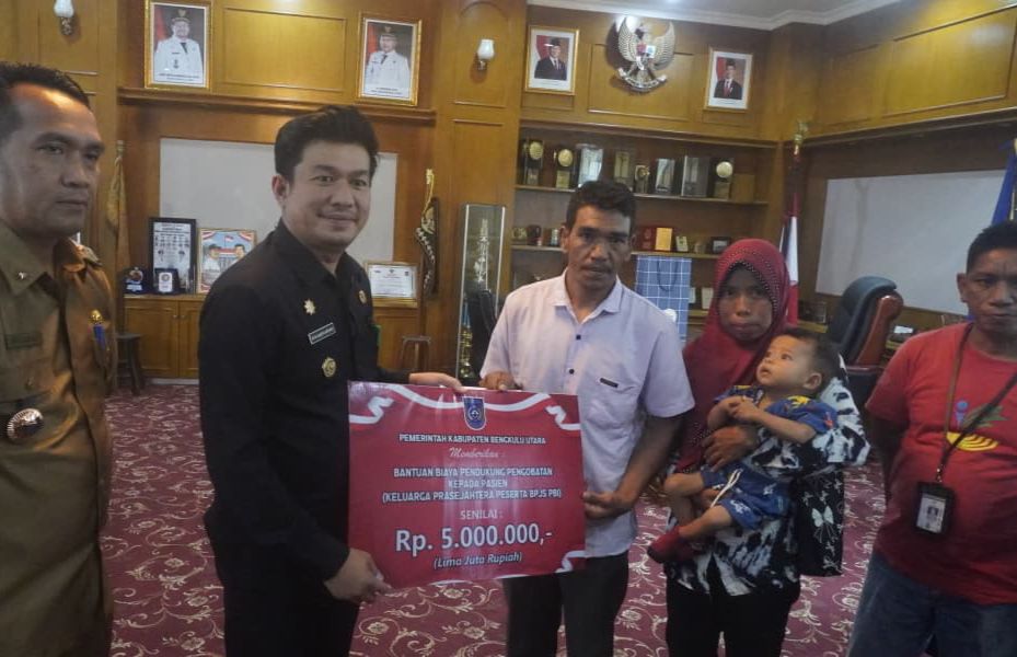 Salurkan Biaya Pendamping Pasien Rawat Inap di Jakarta, Bupati Bengkulu Utara Pastikan Pelayanan Berjalan Baik
