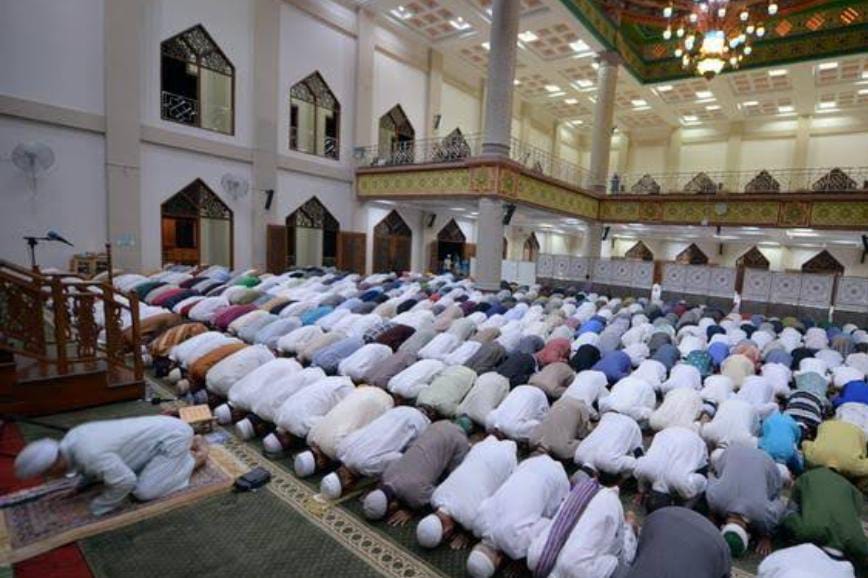 Tak Sempat ke Masjid, Begini Niat Salat Tarawih Lengkap untuk Sendiri dan Berjemaah