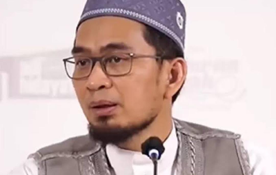 Kata Ustadz Adi Hidayat, Agar Terhindar dari Gangguan Sihir, Sebelum Tidur Baca Surat yang Berawalan dari Qul