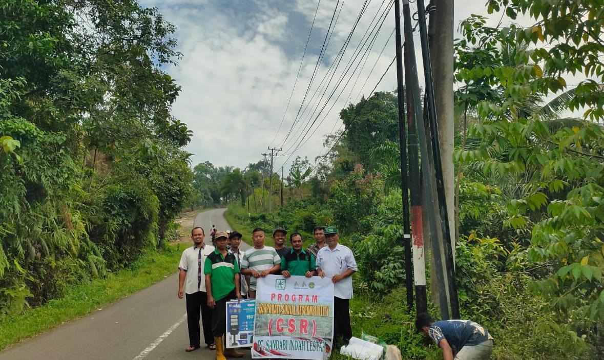 SIL Group Terangi Desa dengan Solar Cell, Wujudkan Penerangan Ramah Lingkungan