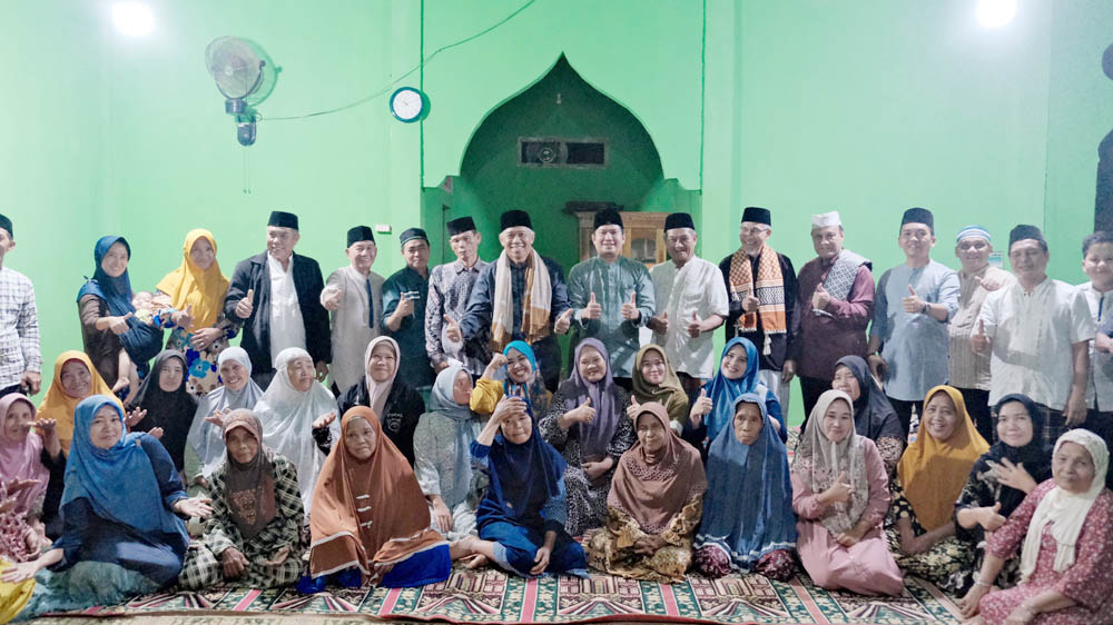 Safari Ramadan di Desa Padang Kala, Arie Diminta Tak Ragu Maju Bupati