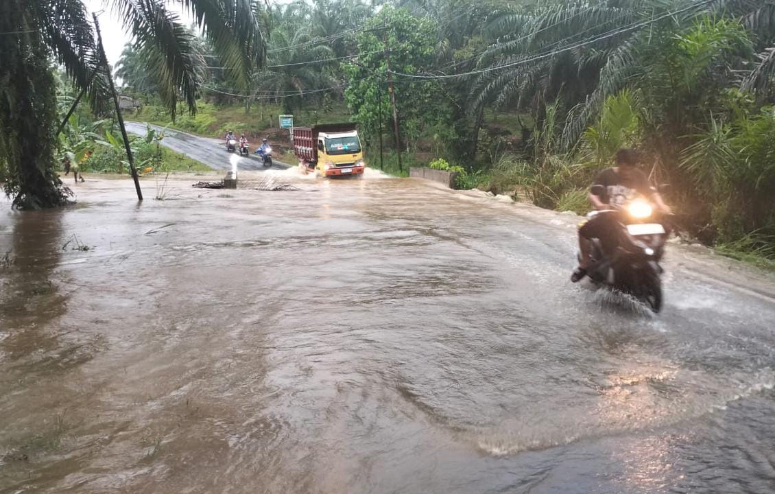 Diguyur Hujan Lebat, Akses Jalan Padang Jaya - Lebong Nyaris Lumpuh 