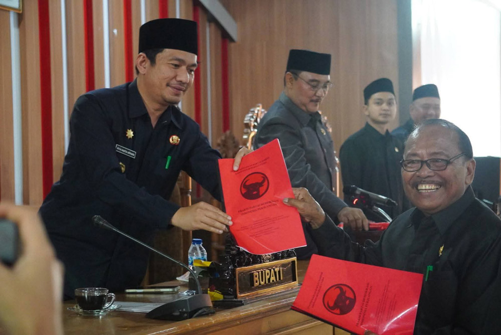 Pandangan Umum Fraksi Atas Nota Pengantar LKPJ 2025 dan Tiga Raperda