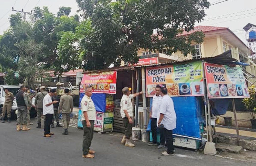 Meski Kantongi NIB, Satpol PP Tertibkan Lapak Pedagang Jalan Mahoni