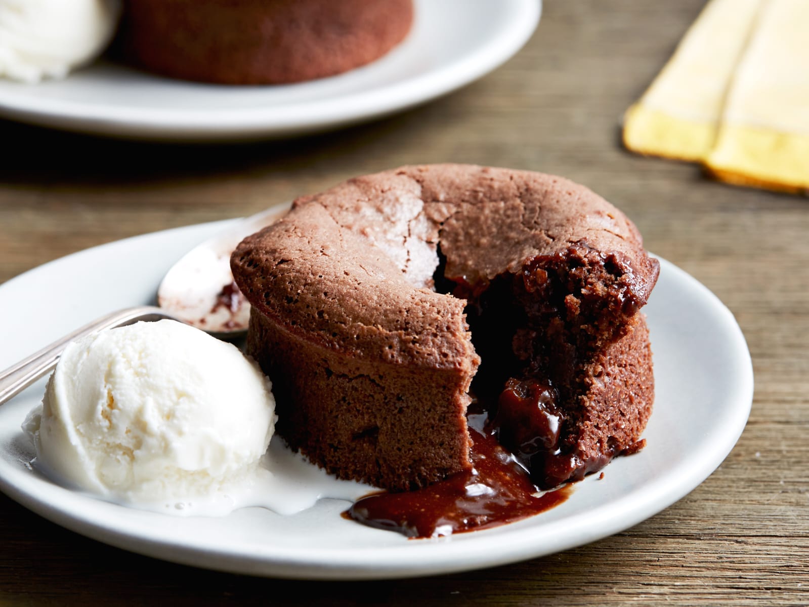 Resep Lava Cake, Cokelat Leleh yang Lumer di Dalam!