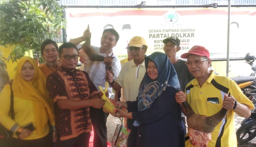 Wujud Rasa Syukur, Golkar Kota Sembelih 2 Ekor Hewan Kurban