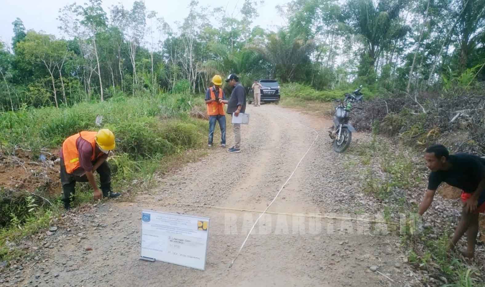 Warga Minta Jalan Desa Bukit Tinggi ke Desa Bumi Harjo Direhab