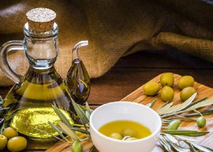 Cukup Gunakan Minyak Zaitun, Kamu Bisa Dapatkan Kuku yang Bewarna dan Sehat Alami