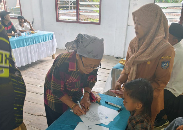 Pemdes Lebong Tandai Realisasikan BLT DD dan Honorarium Lembaga Desa Tahap I 2026