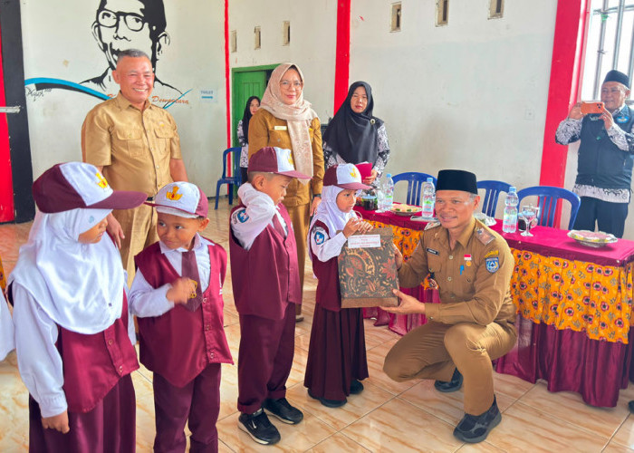 Kepsek Dilarang Intervensi Pengadaan Seragam Tapi Boleh Rekomendasikan Penjahit