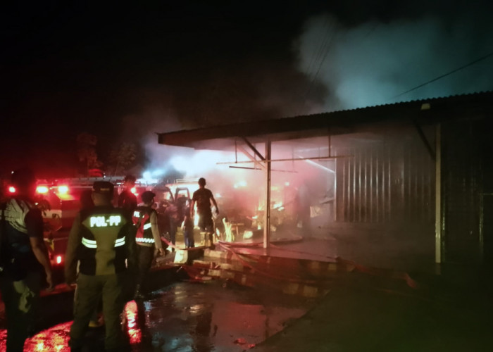 Ruko Terbakar di Tanjung Harapan, Kerugian Ditaksir Rp100 Juta
