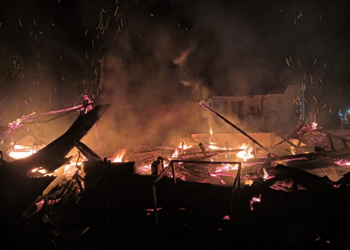 Jelang Dini Hari, Rumah Warga Marga Sakti Ludes Terbakar