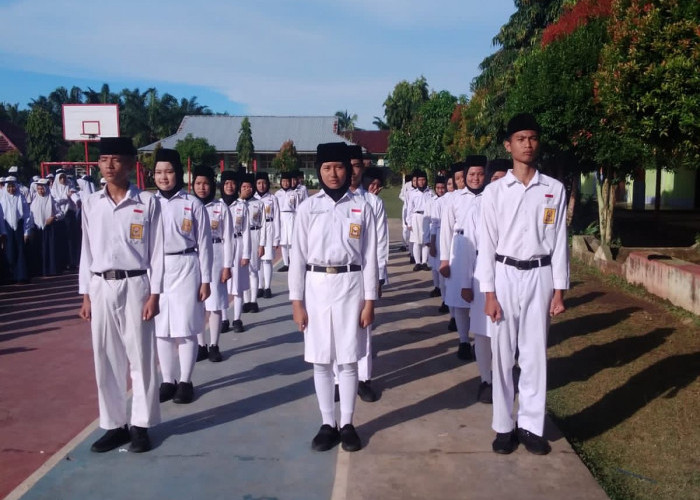 Kemeriahan Siswa SMPN 6 BU Peringati HUT RI ke-77