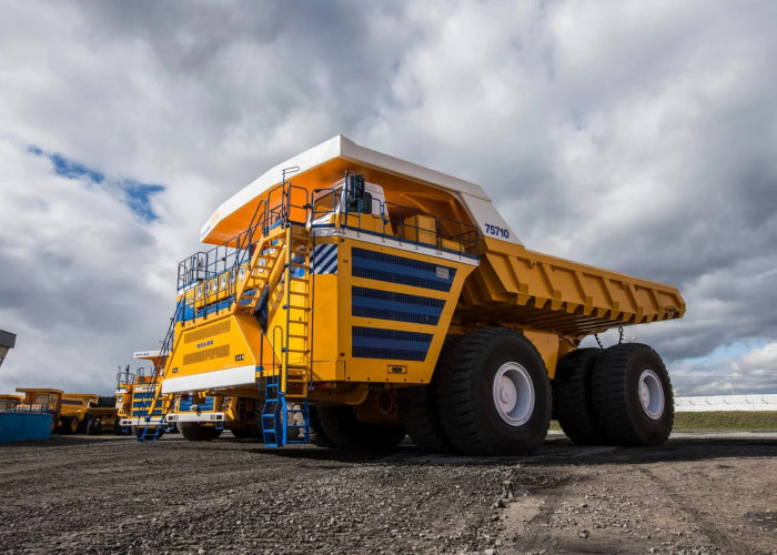 Walau Tidak Berukuran Normal, Namun Kendaraan Raksasa Ini Sangat Bermanfaat