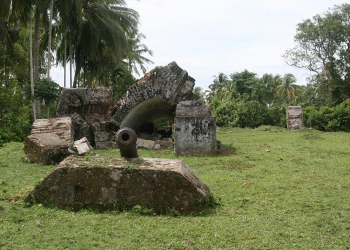Benteng Anna, Bangunan Peninggalan Inggris, Ada Mitos Terdapat Terowongan dari Mukomuko ke Bengkulu