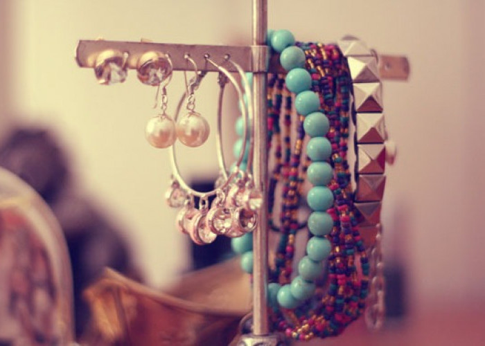 Tips Memilih Aksesoris untuk Badan Berisi Agar Terlihat Lebih Slim