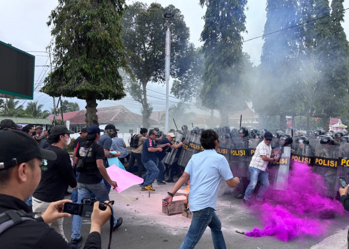 Polres Bengkulu Utara Gelar Simulasi Sispamkota, Massa dan Aparat Nyaris Baku Hantam