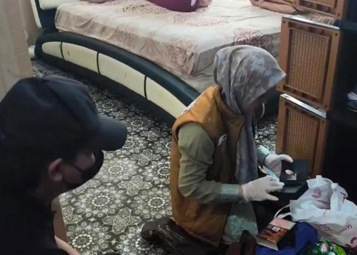 Penggeledahan Berlanjut, 3 Rumah Keluarga Cik Oboy Jadi Sasaran