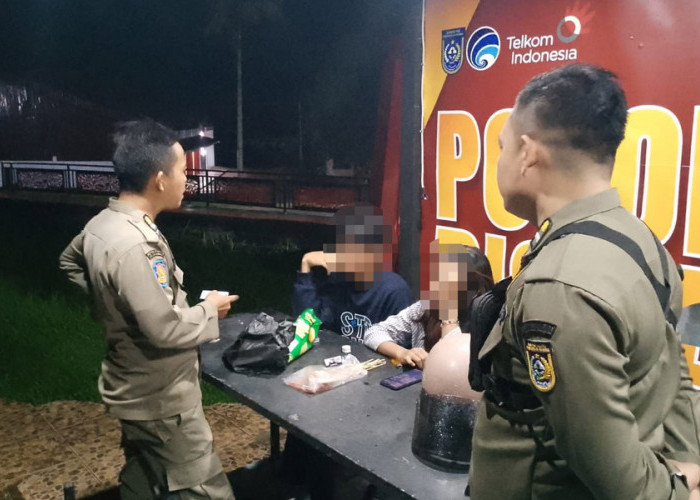 Patroli Malam, Satpol PP Amankan Lem Aibon, Komix dan Kotak Amal 